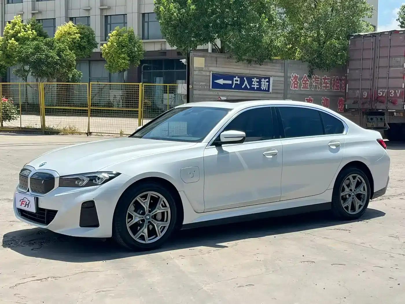 BMW i3 2023 eDrive 40 L Shadow Sport Package — миниатюра 1