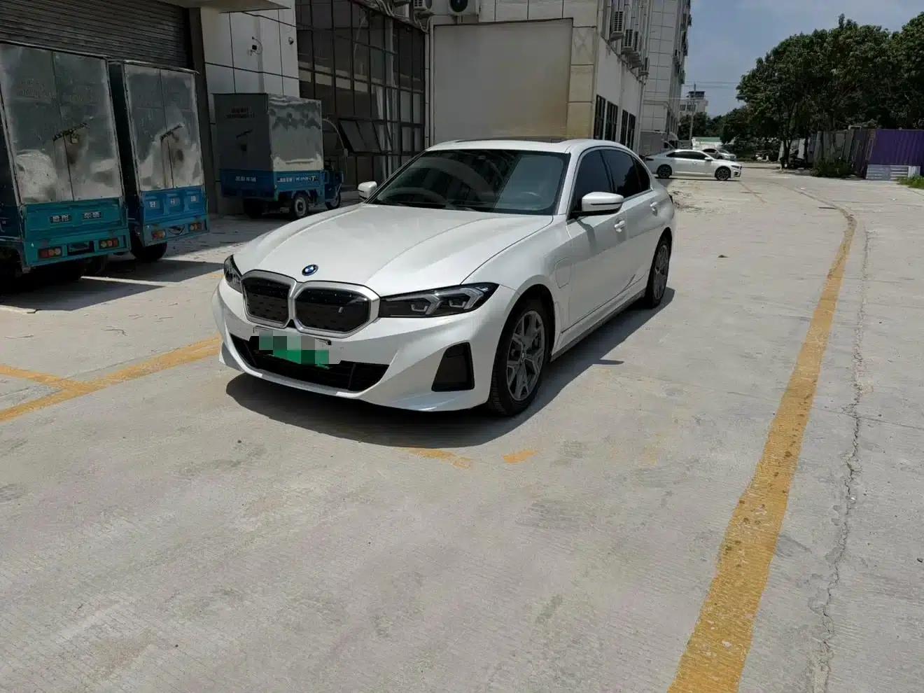 BMW i3 2022 eDrive 35L — миниатюра 1