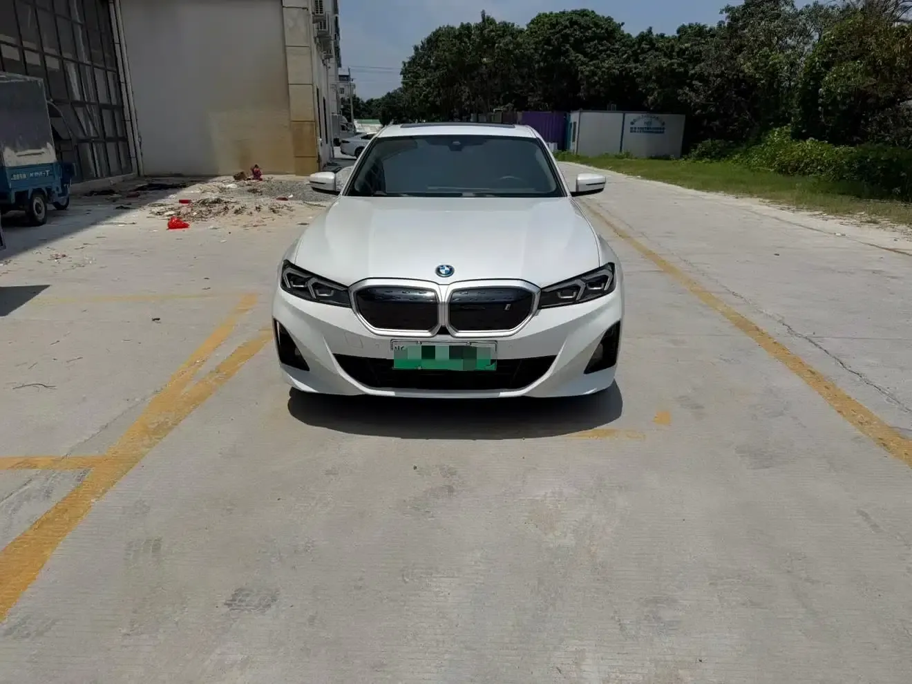BMW i3 2022 eDrive 35L — миниатюра 2