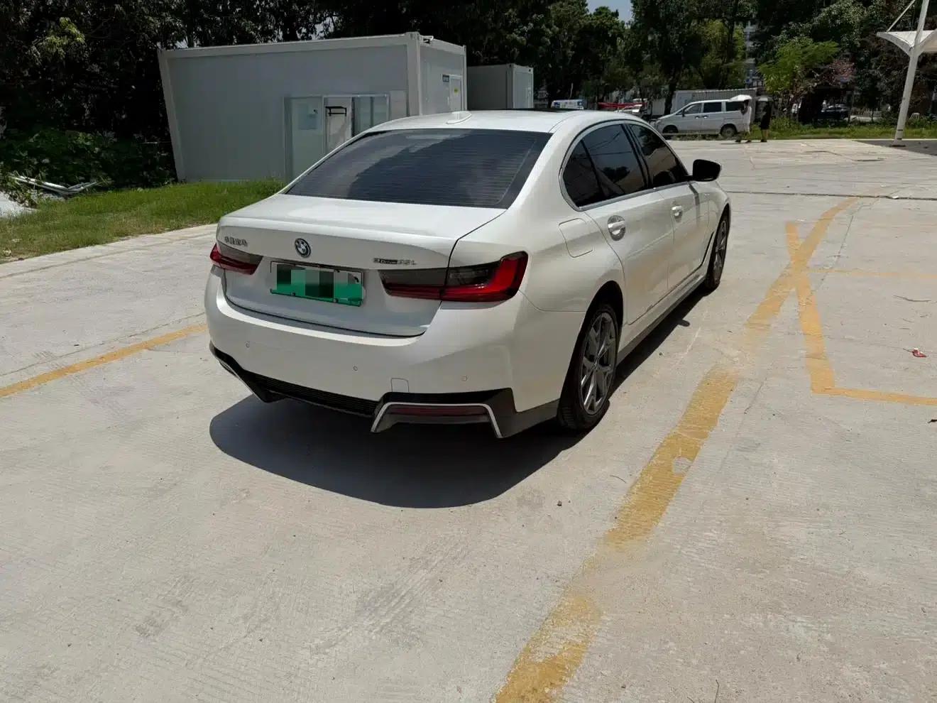 BMW i3 2022 eDrive 35L — миниатюра 7