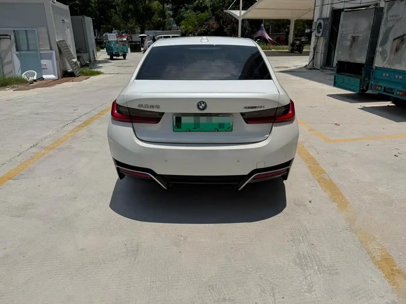 BMW i3 2022 eDrive 35L — миниатюра 8
