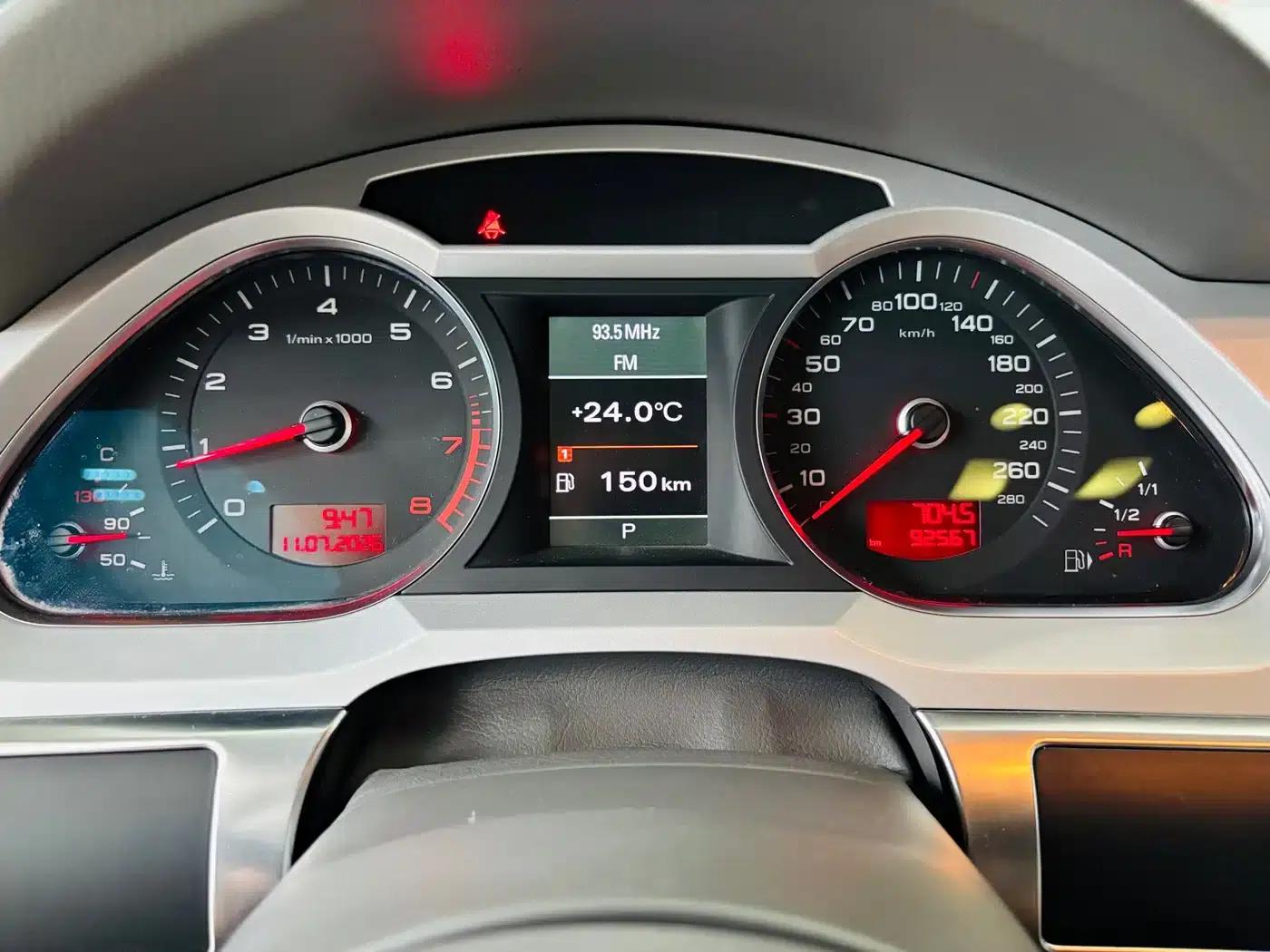 Audi A6L 2011 2.0 TFSI Automatic Standard Edition — миниатюра 11