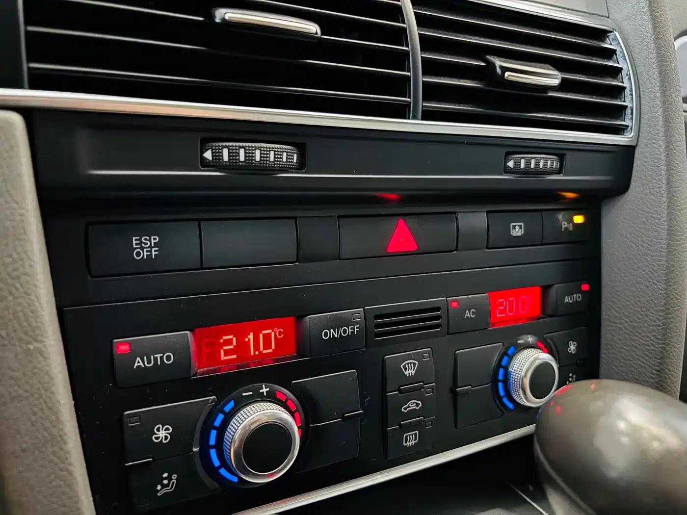 Audi A6L 2011 2.0 TFSI Automatic Standard Edition — миниатюра 13