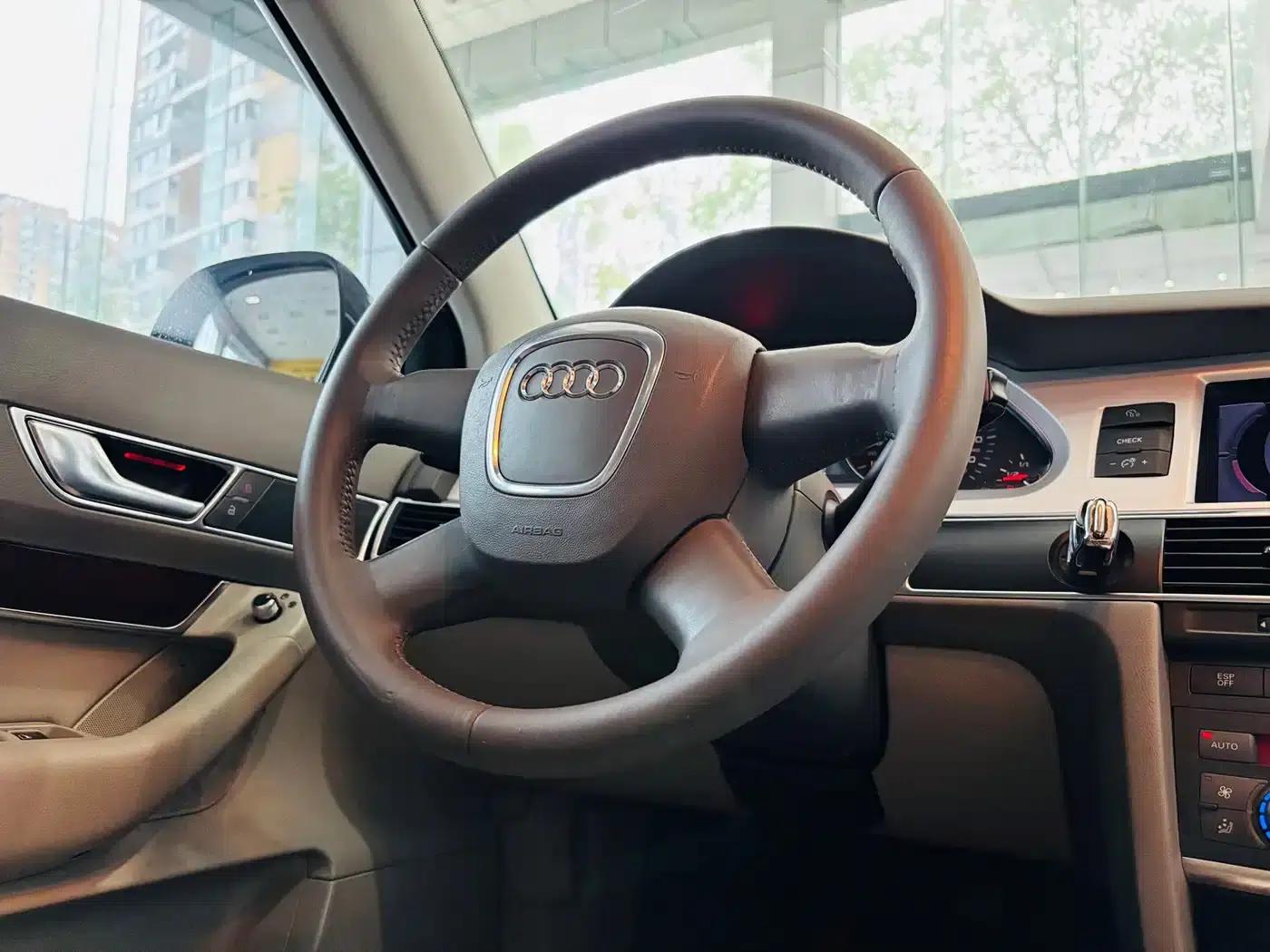 Audi A6L 2011 2.0 TFSI Automatic Standard Edition — миниатюра 25