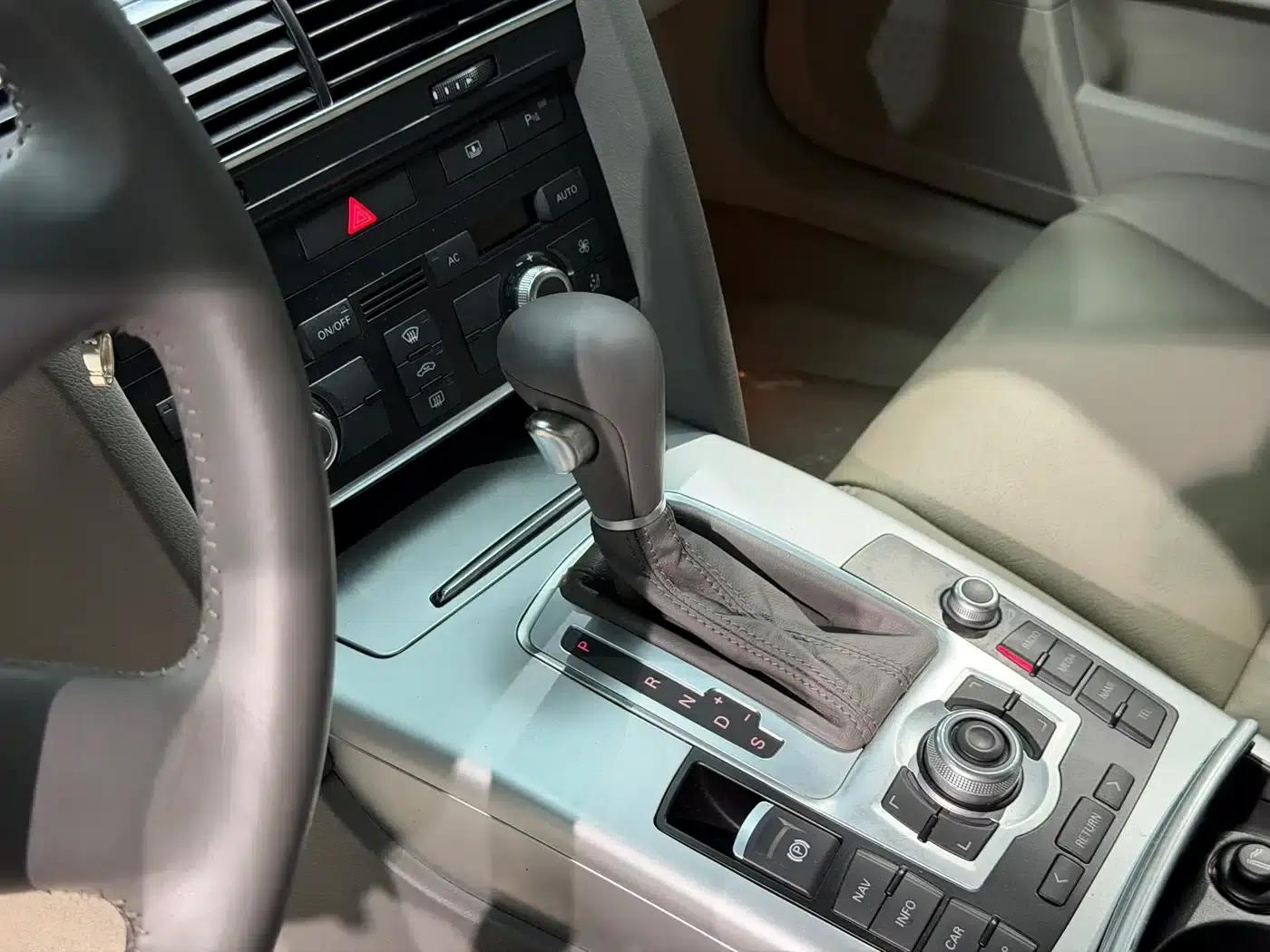 Audi A6L 2011 2.0 TFSI Automatic Standard Edition — миниатюра 11