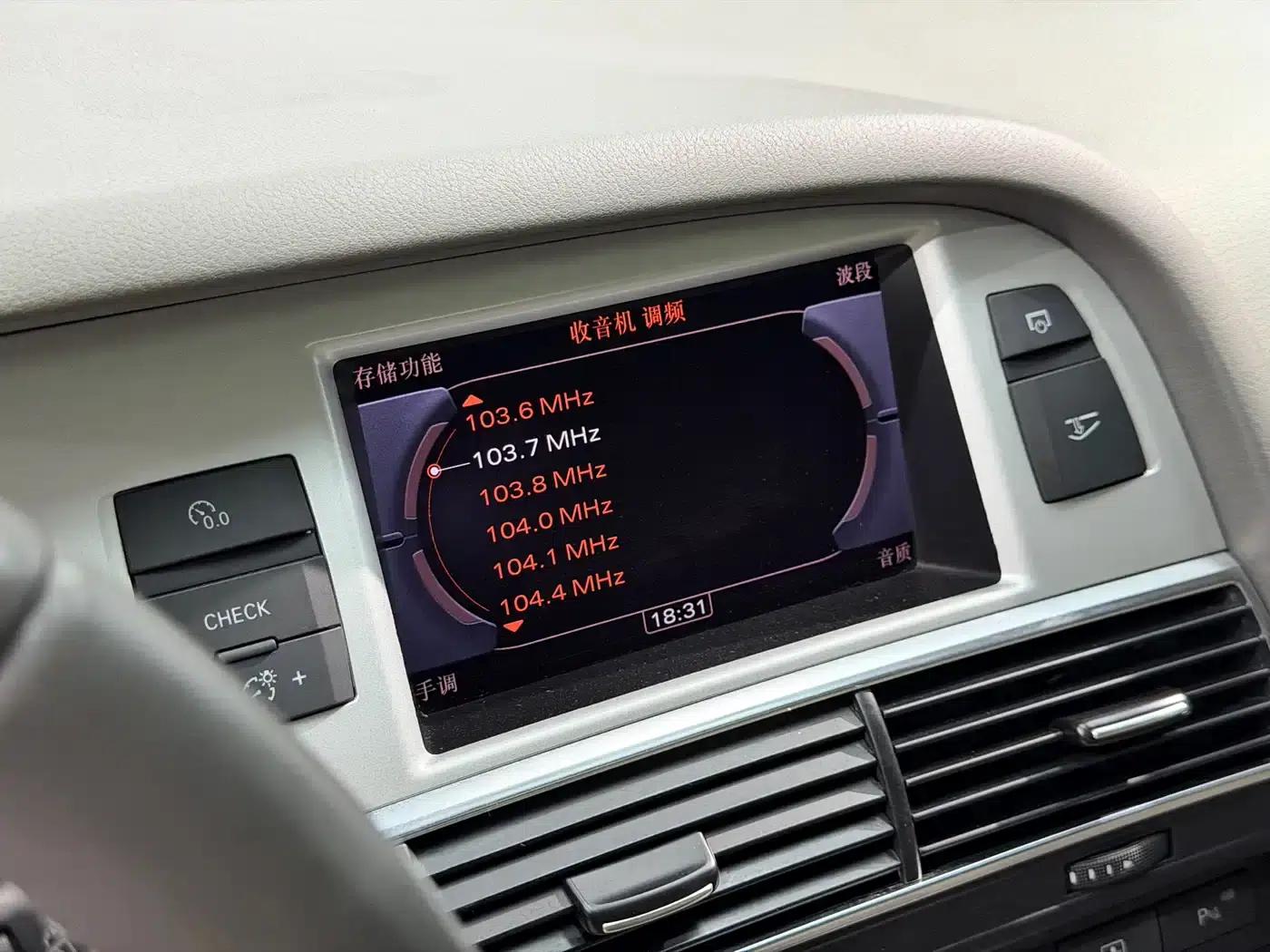 Audi A6L 2011 2.0 TFSI Automatic Standard Edition — миниатюра 12