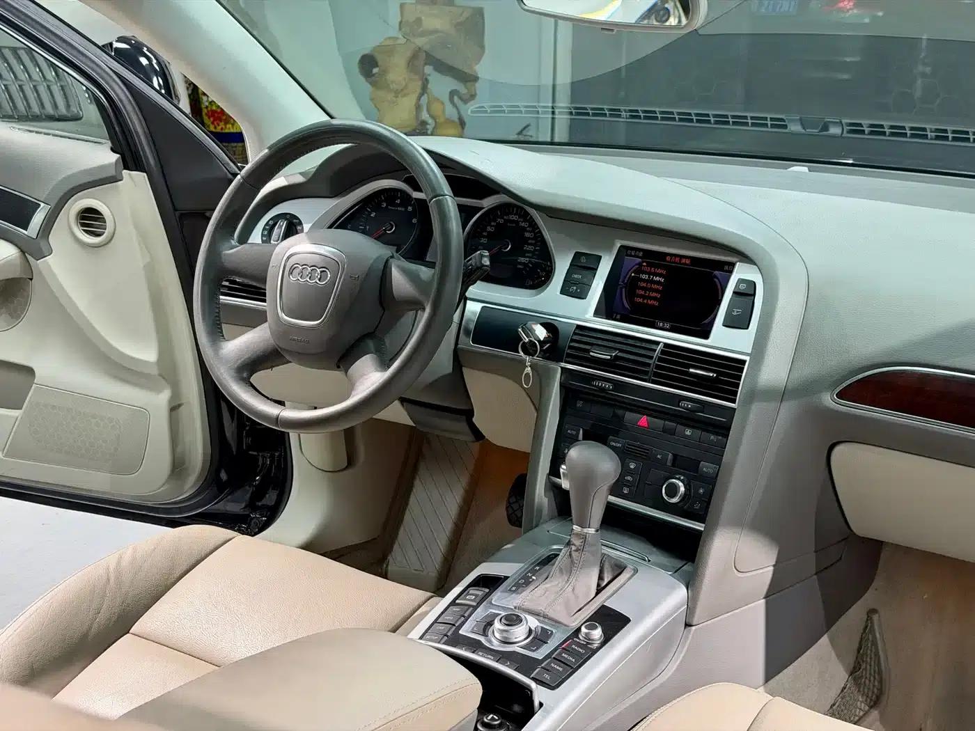 Audi A6L 2011 2.0 TFSI Automatic Standard Edition — миниатюра 13