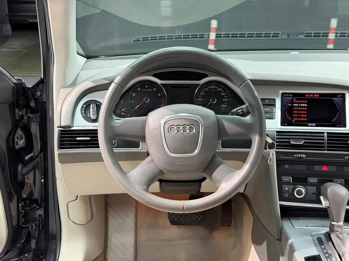 Audi A6L 2011 2.0 TFSI Automatic Standard Edition — миниатюра 15