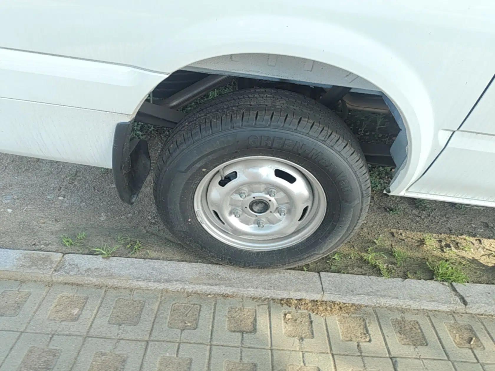 JMC Fushun 2023 2.0T Manual Short-Wheelbase Low-Roof Commercial Van 2/3 Seats with Lift-Up Tailgate — миниатюра 11