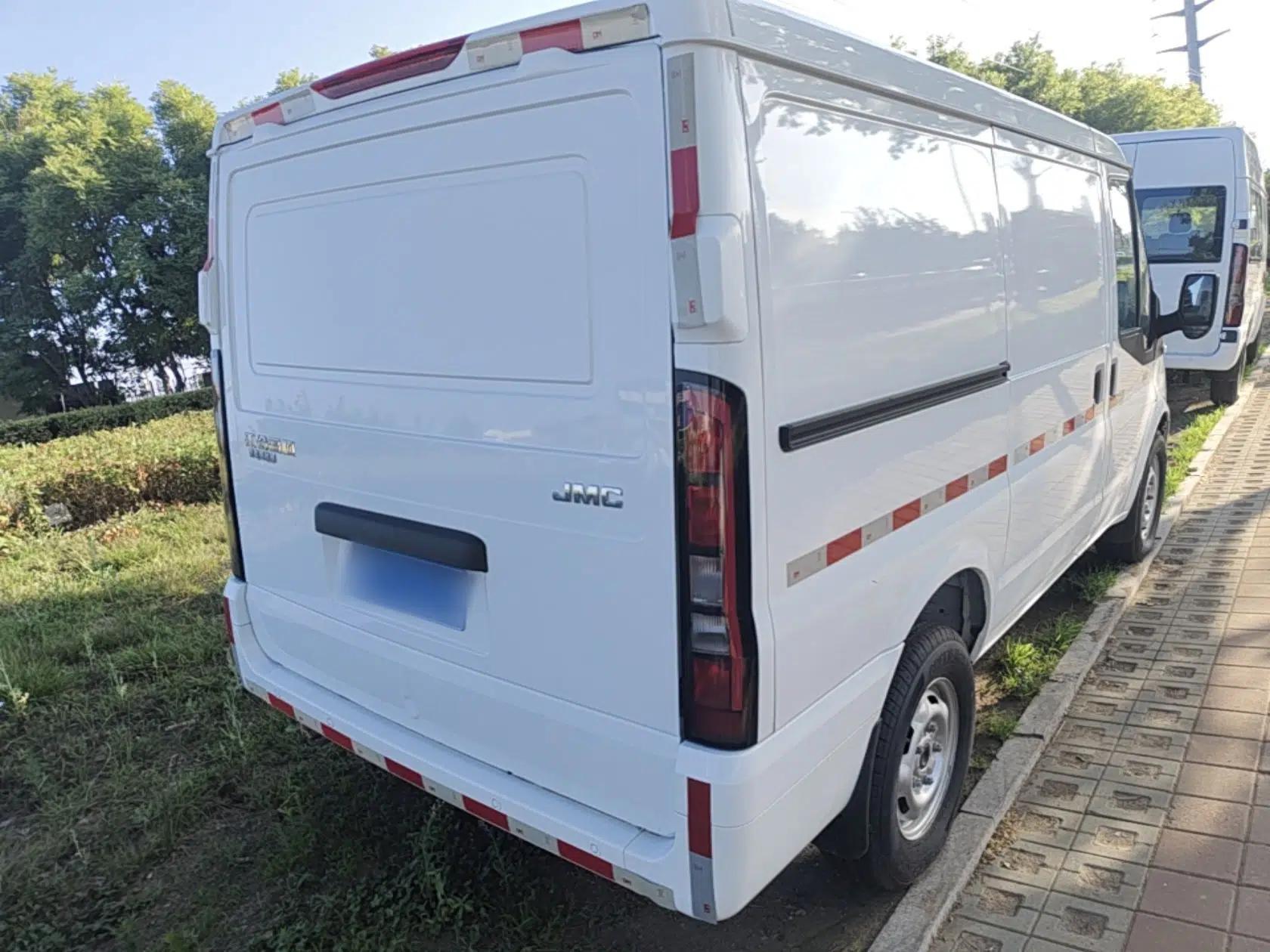 JMC Fushun 2023 2.0T Manual Short-Wheelbase Low-Roof Commercial Van 2/3 Seats with Lift-Up Tailgate — миниатюра 6