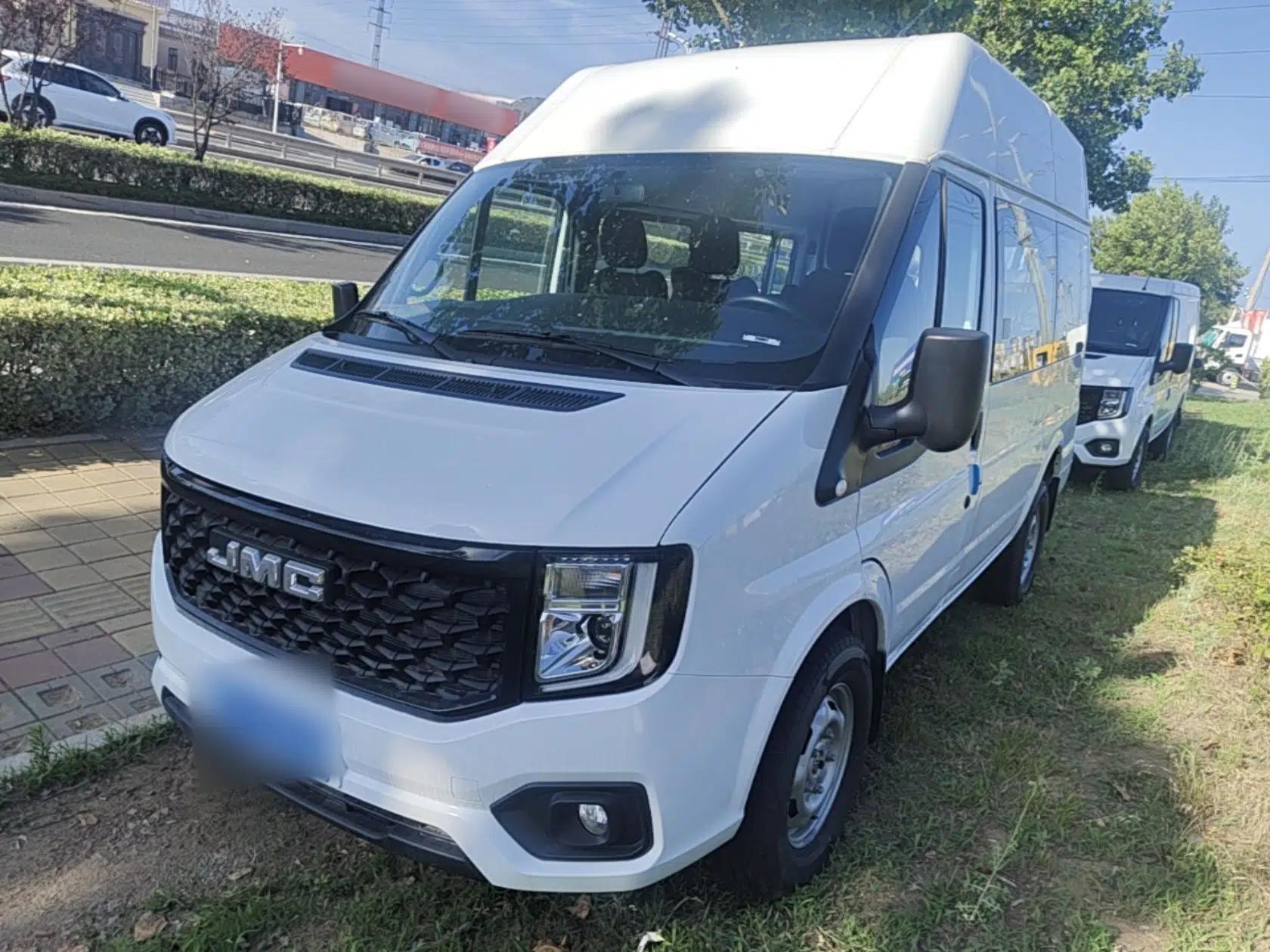 JMC Fushun 2022 2.0T Manual Multi-Function Passenger Vehicle Short Wheelbase Mid-Height Roof 6-Seater — миниатюра 1