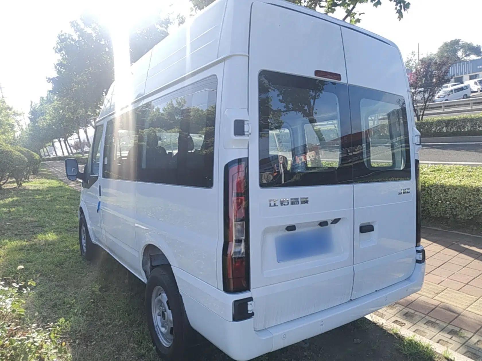 JMC Fushun 2022 2.0T Manual Multi-Function Passenger Vehicle Short Wheelbase Mid-Height Roof 6-Seater — миниатюра 13