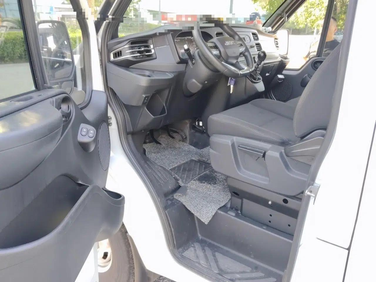 JMC Fushun 2023 2.0T Manual Short-Wheelbase Garage Version Commercial Van Transporter with 2/3 Seats — миниатюра 16