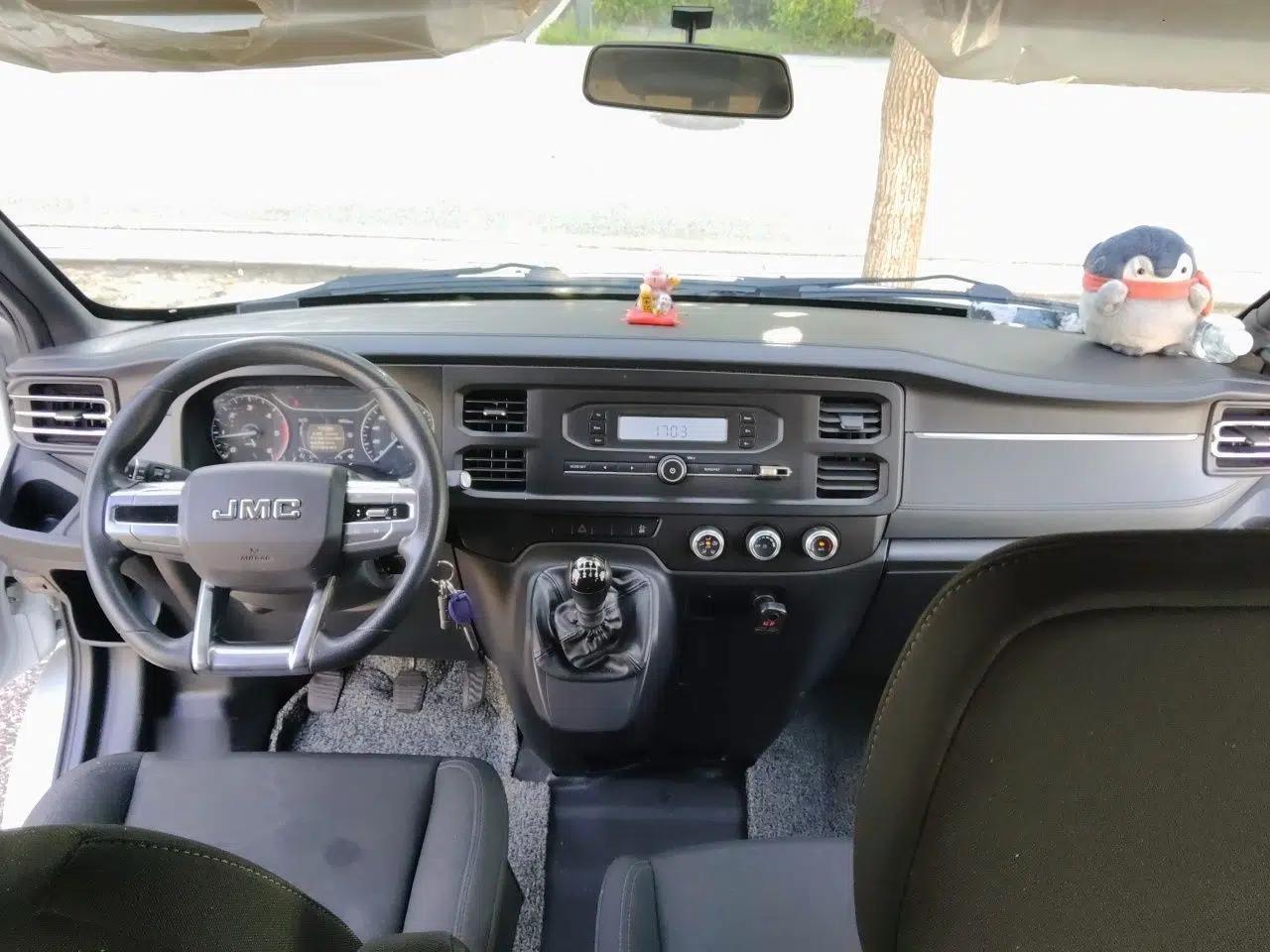 JMC Fushun 2023 2.0T Manual Short-Wheelbase Garage Version Commercial Van Transporter with 2/3 Seats — миниатюра 9