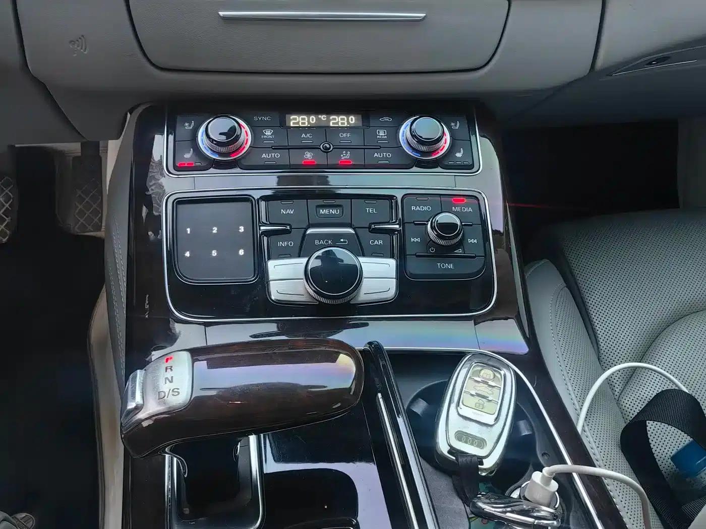 2013 Audi A8 A8L 50 TFSI quattro Exclusive Edition — миниатюра 11