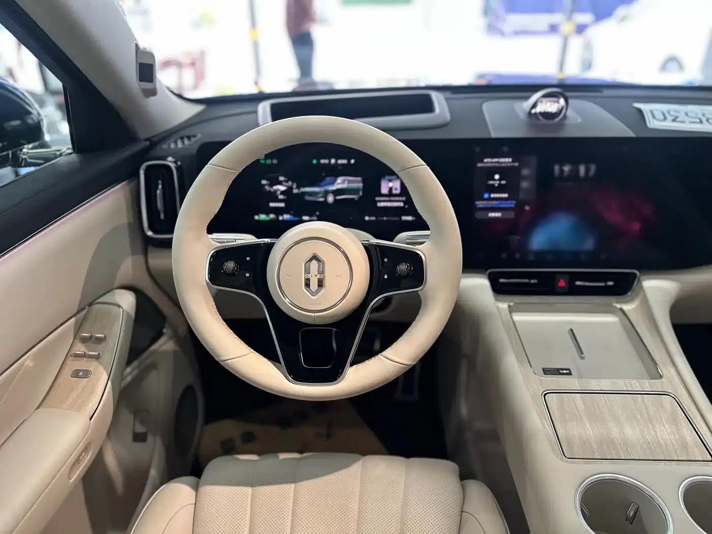Wenjie M8 2025 Ultra Extended Range Edition (53.4kWh, 6-seater, 192-line LiDAR) — миниатюра 11