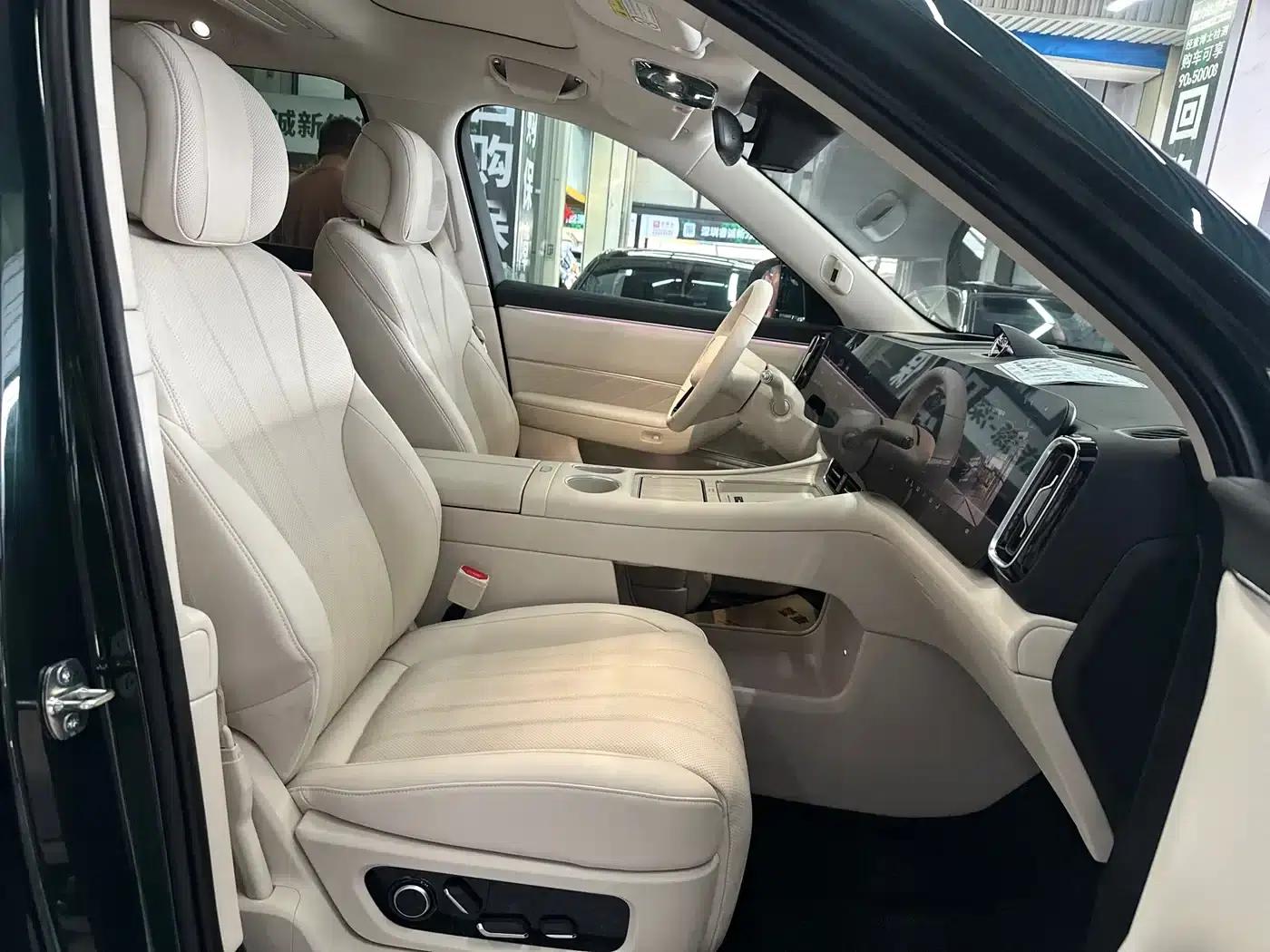 Wenjie M8 2025 Ultra Extended Range Edition (53.4kWh, 6-seater, 192-line LiDAR) — миниатюра 13