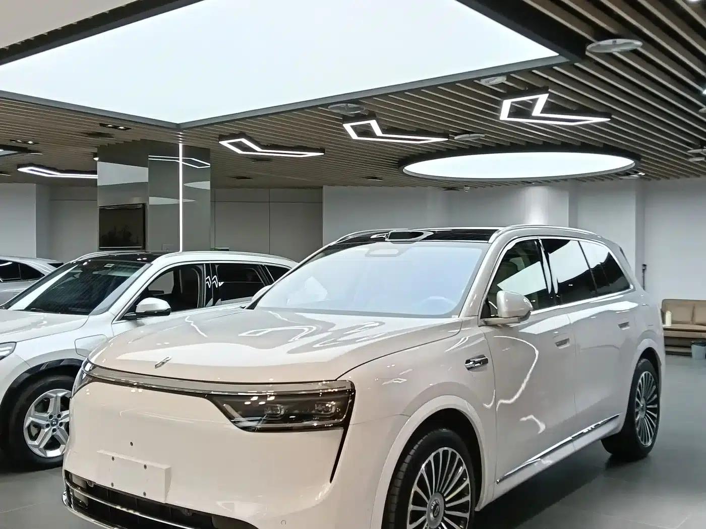 Wenjie M8 2025 Extended Range Max Edition 37kWh 6-Seater (192-line LiDAR) — миниатюра 1