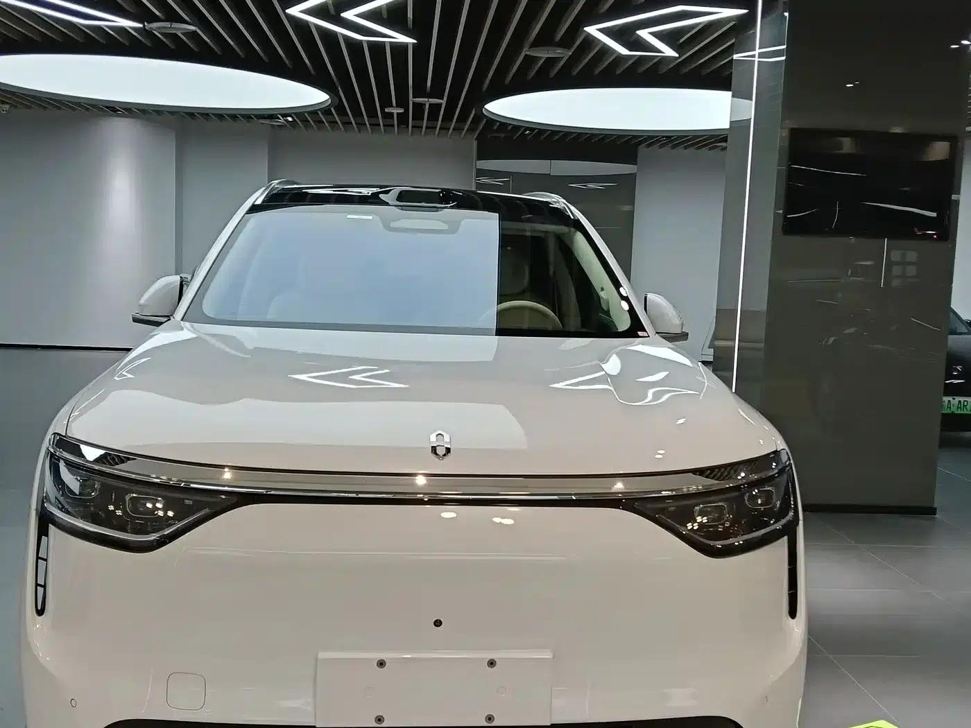 Wenjie M8 2025 Extended Range Max Edition 37kWh 6-Seater (192-line LiDAR) — миниатюра 2