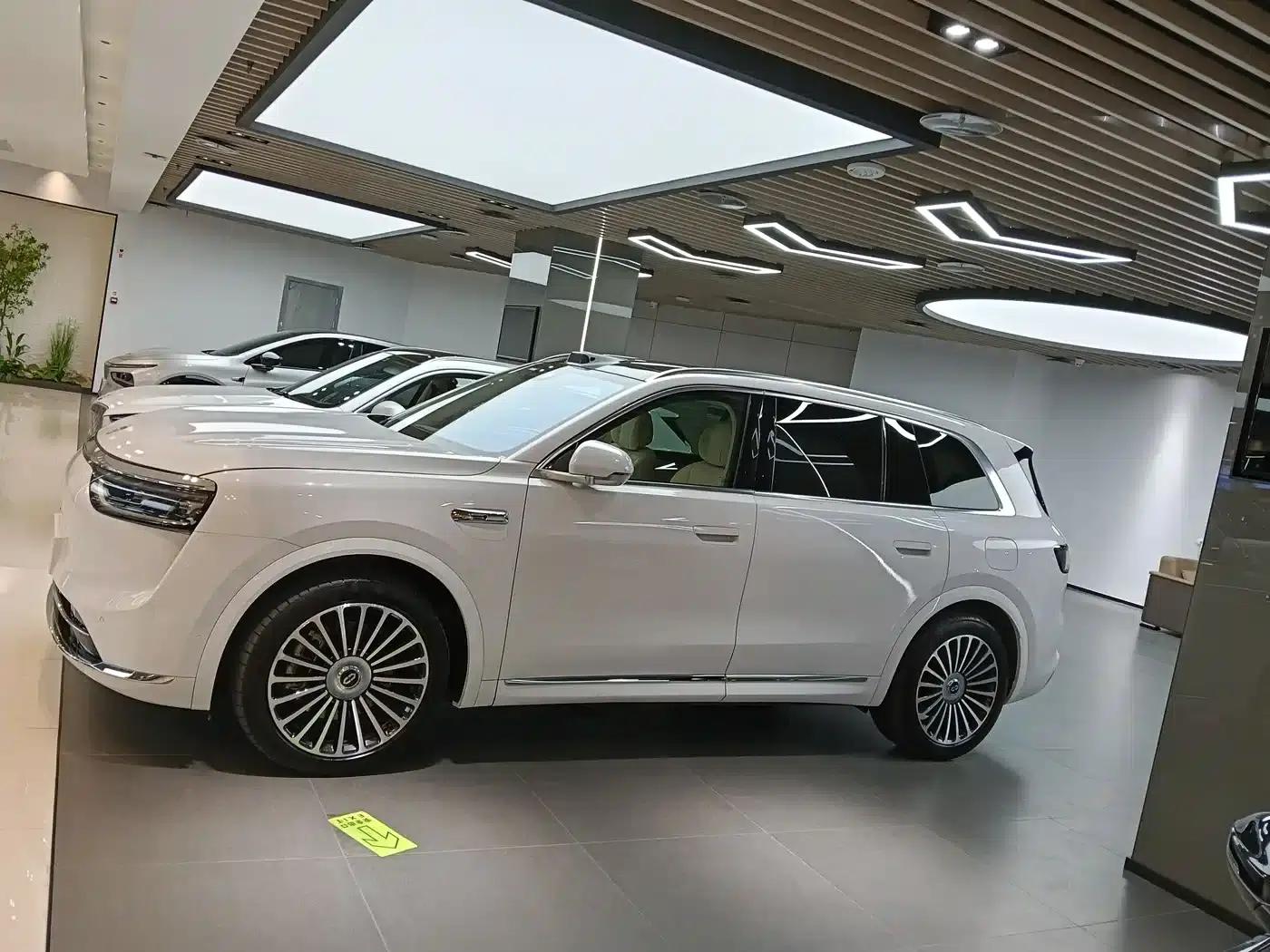Wenjie M8 2025 Extended Range Max Edition 37kWh 6-Seater (192-line LiDAR) — миниатюра 3