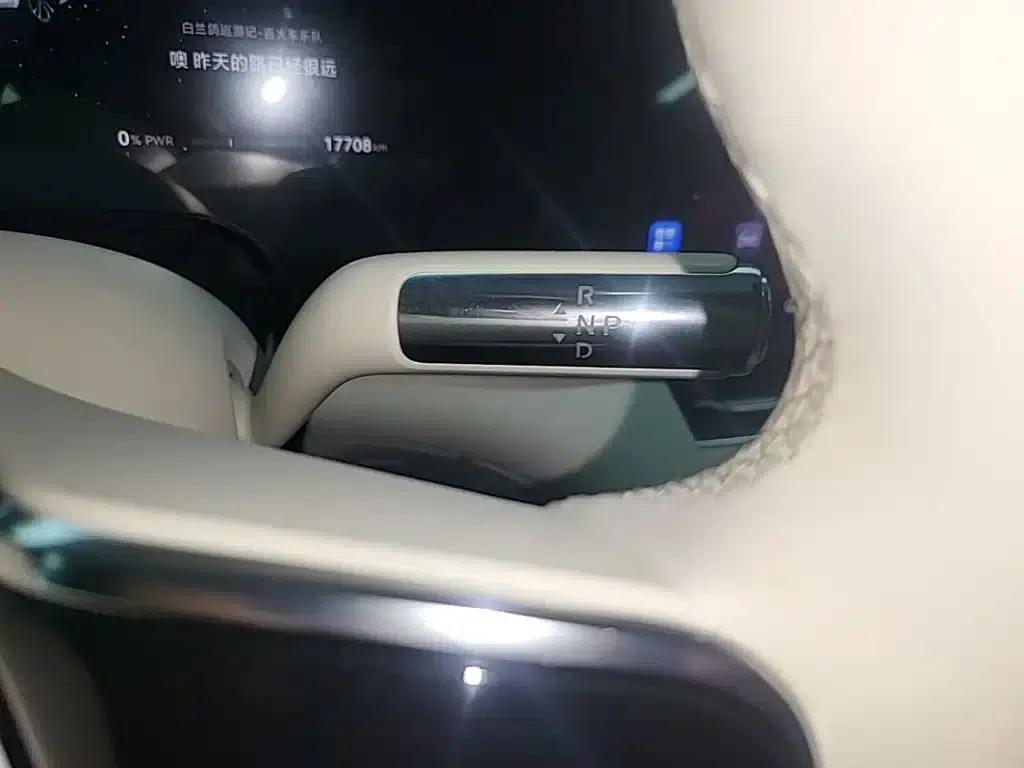 Wenjie M8 2025 Extended Range Max+ Version (53.4kWh, 5-seater, 192-line LiDAR) — миниатюра 14