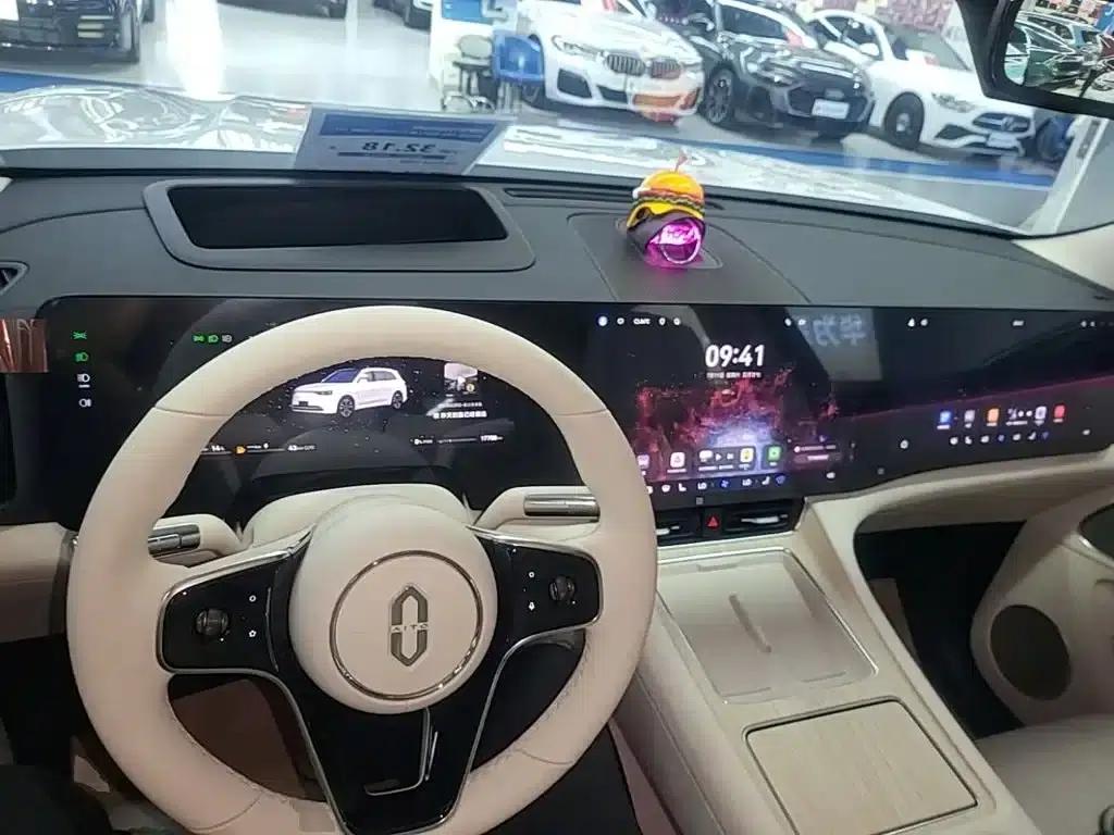 Wenjie M8 2025 Extended Range Max+ Version (53.4kWh, 5-seater, 192-line LiDAR) — миниатюра 10