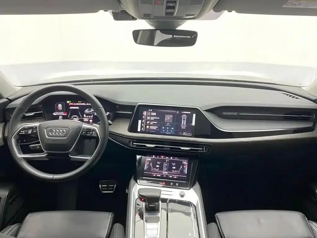 Audi Q6 2024 40 TFSI quattro Cloud View Edition, Feathered Forest Package, 7-seater — миниатюра 4