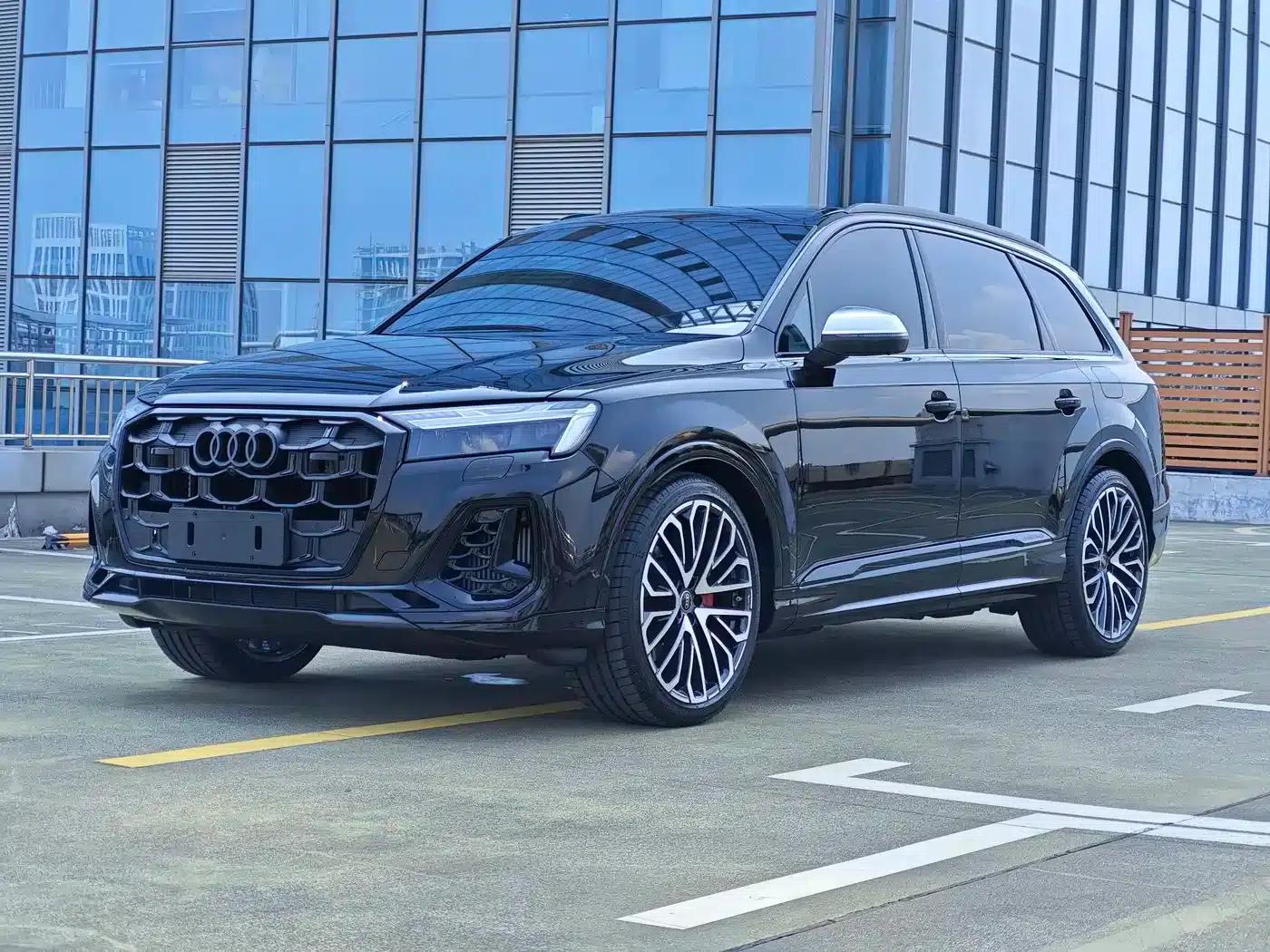 Audi SQ7 2024 4.0 TFSI — миниатюра 1