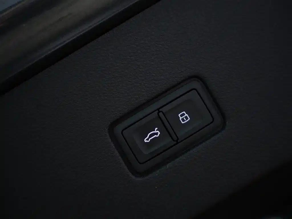 2021 Audi RS Q8 4.0T — миниатюра 42