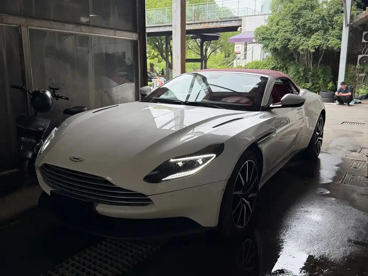 Aston Martin DB11 2020 4.0T V8 Volante — миниатюра 1