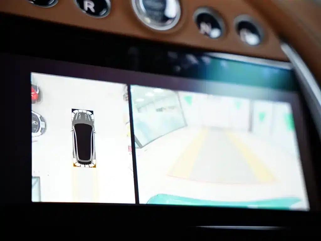 Aston Martin DBX 2023 3.0T STRAIGHT-SIX — миниатюра 12