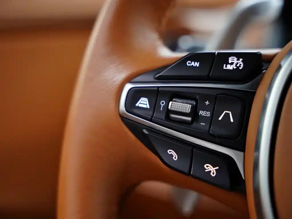 Aston Martin DBX 2023 3.0T STRAIGHT-SIX — миниатюра 16