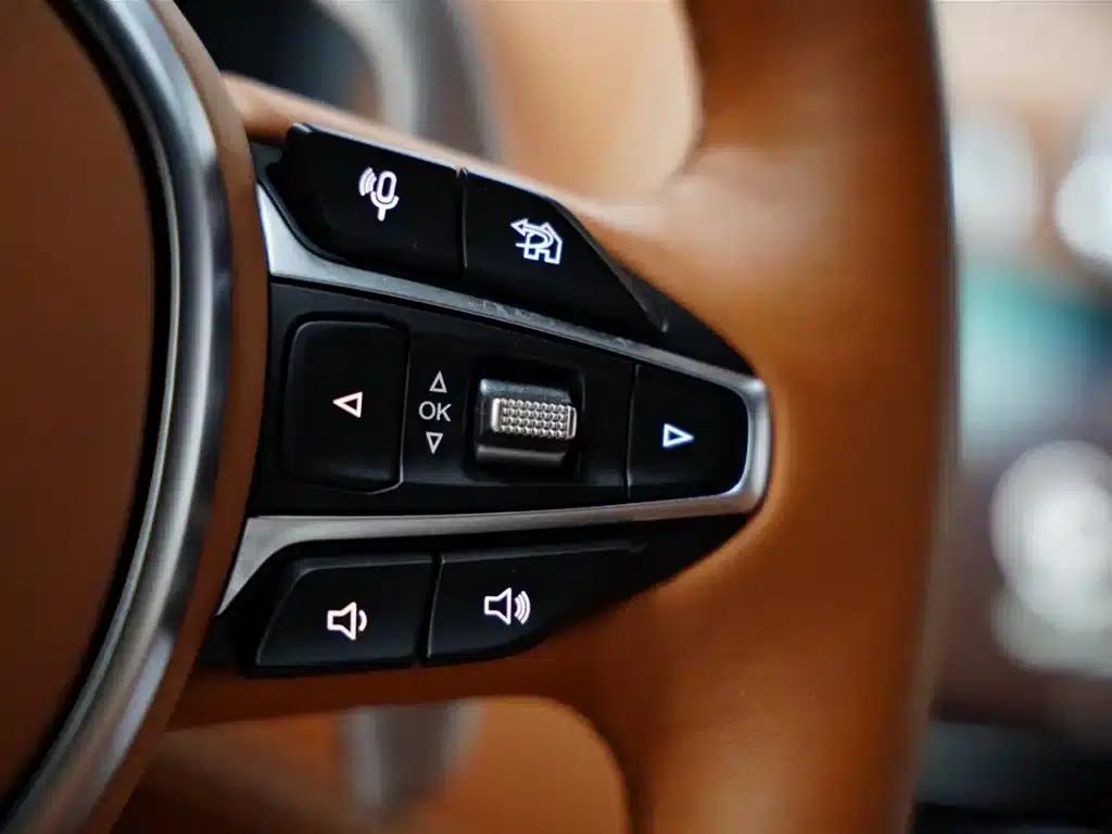 Aston Martin DBX 2023 3.0T STRAIGHT-SIX — миниатюра 17