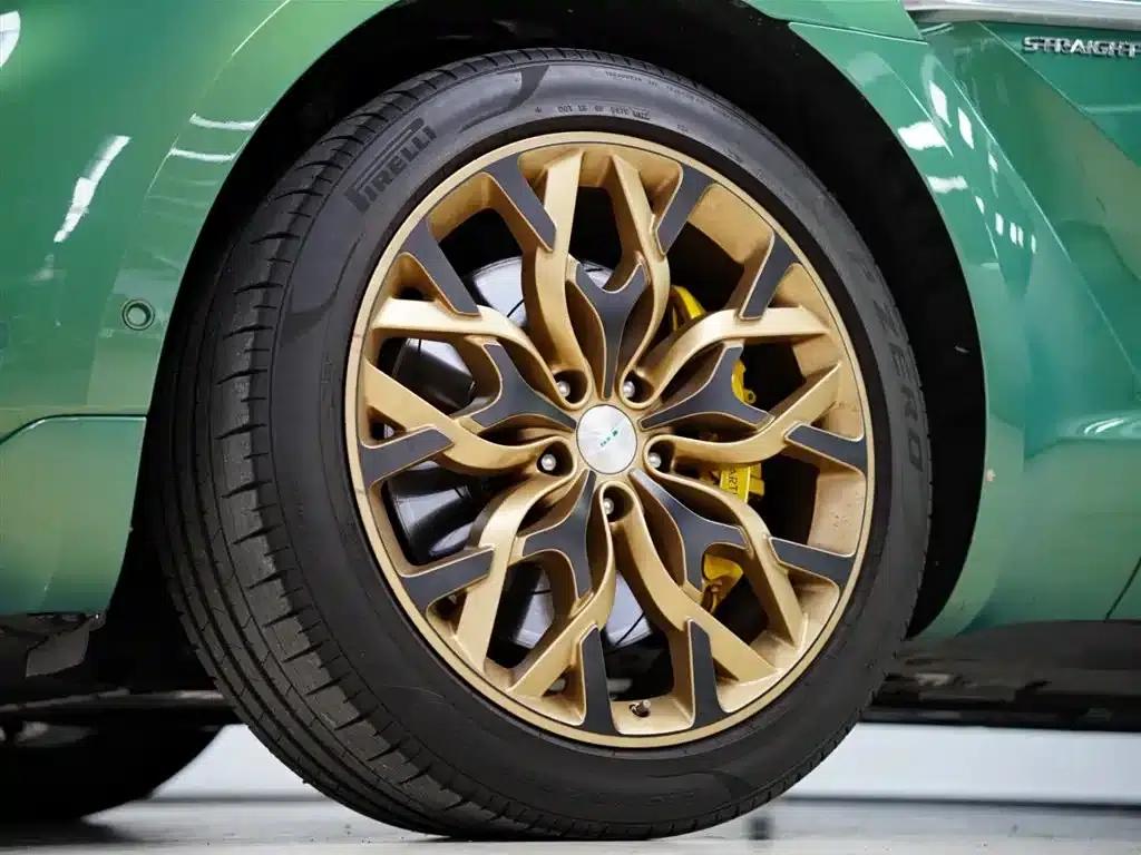 Aston Martin DBX 2023 3.0T STRAIGHT-SIX — миниатюра 23