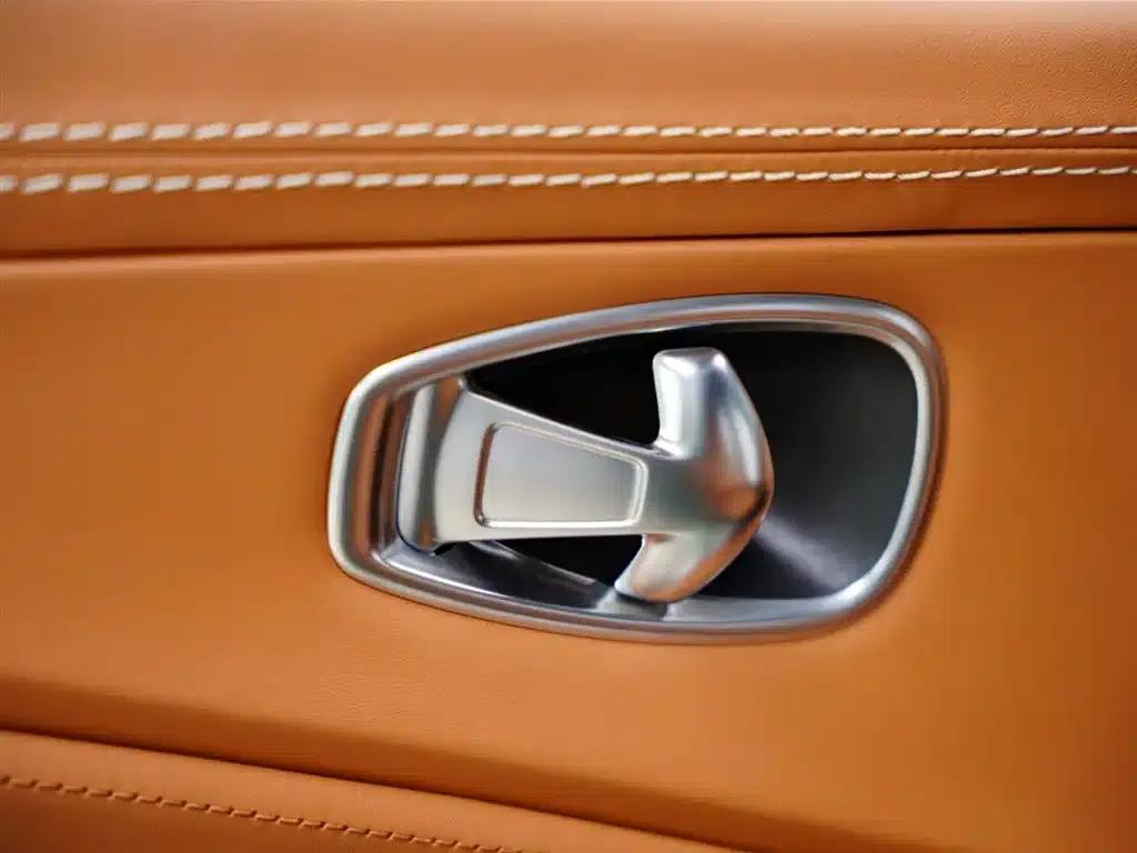 Aston Martin DBX 2023 3.0T STRAIGHT-SIX — миниатюра 33