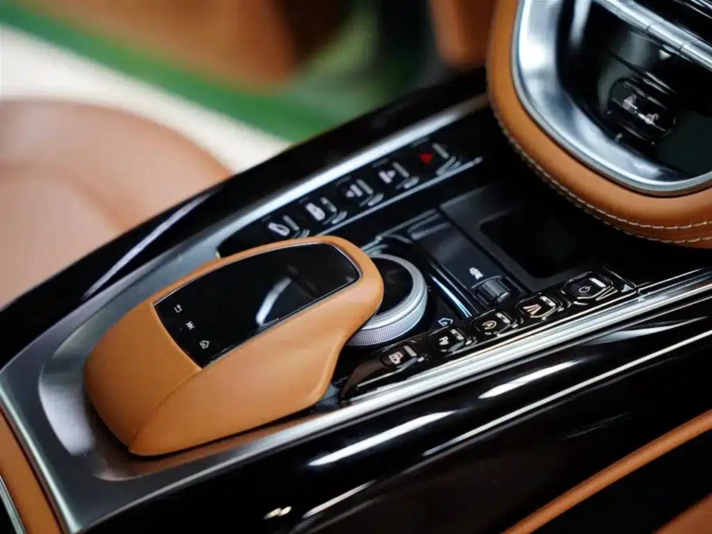 Aston Martin DBX 2023 3.0T STRAIGHT-SIX — миниатюра 48