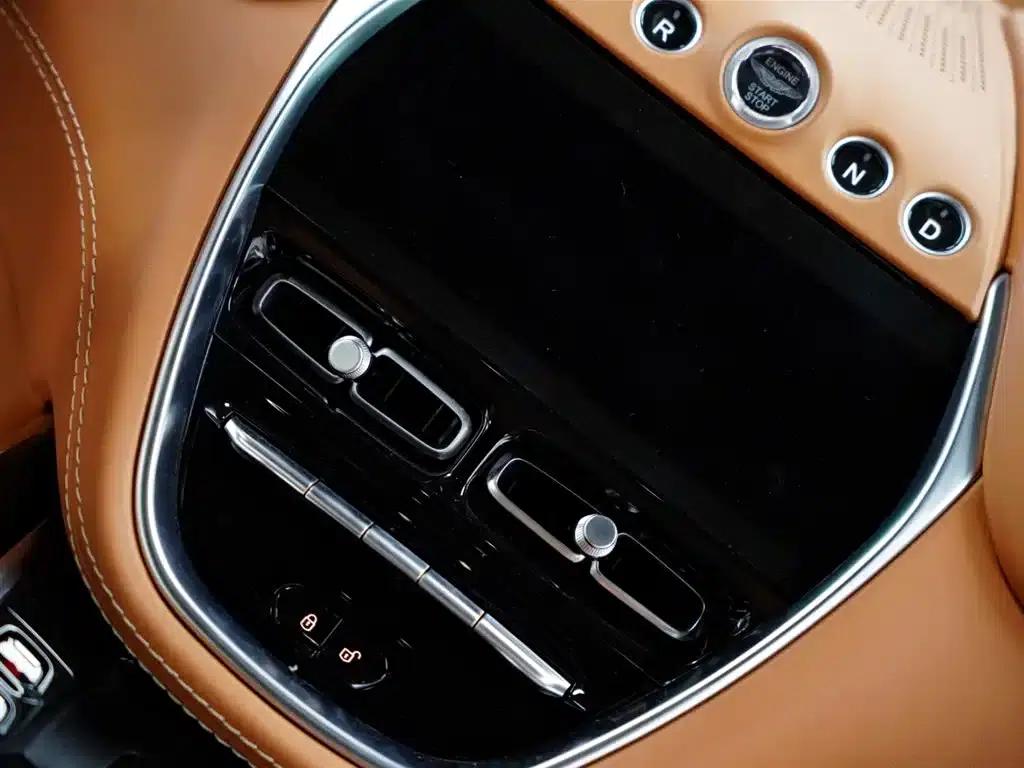 Aston Martin DBX 2023 3.0T STRAIGHT-SIX — миниатюра 52
