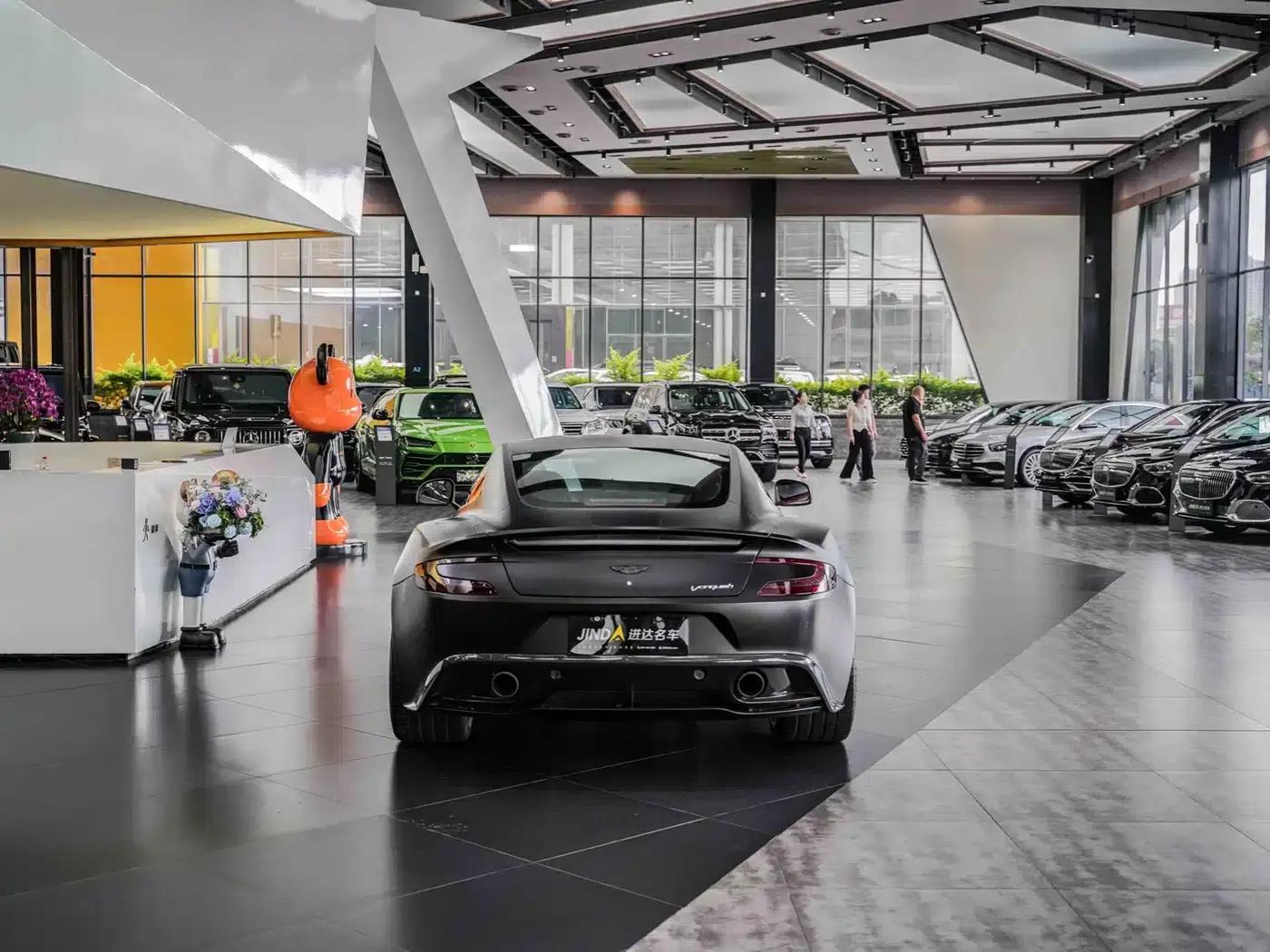 2013 Vanquish 6.0L Standard Model — миниатюра 3