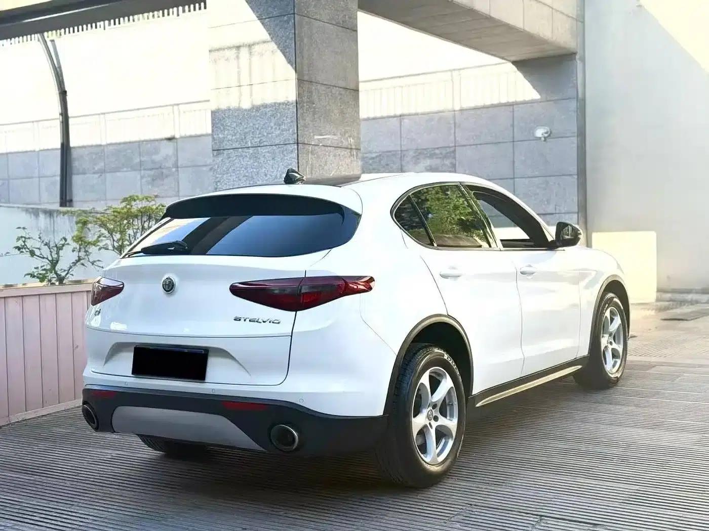 2017 Stelvio 2.0T 200HP Elite Edition — миниатюра 2