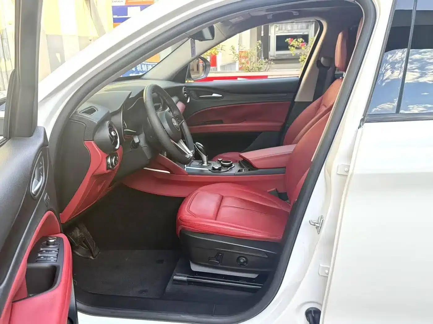 2017 Stelvio 2.0T 200HP Elite Edition — миниатюра 3