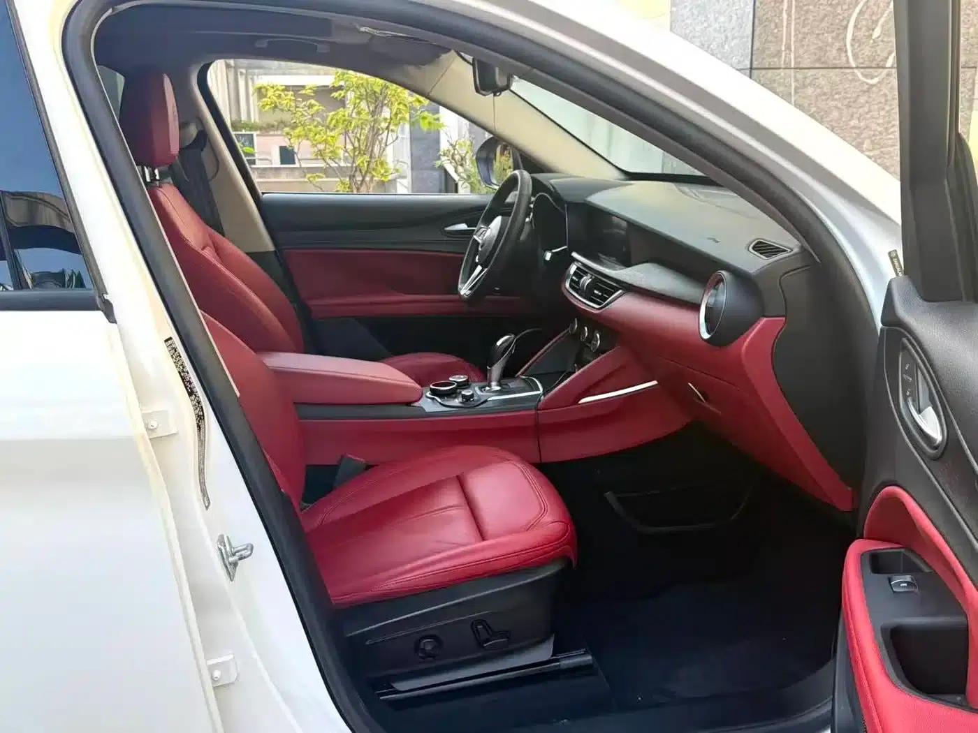 2017 Stelvio 2.0T 200HP Elite Edition — миниатюра 6