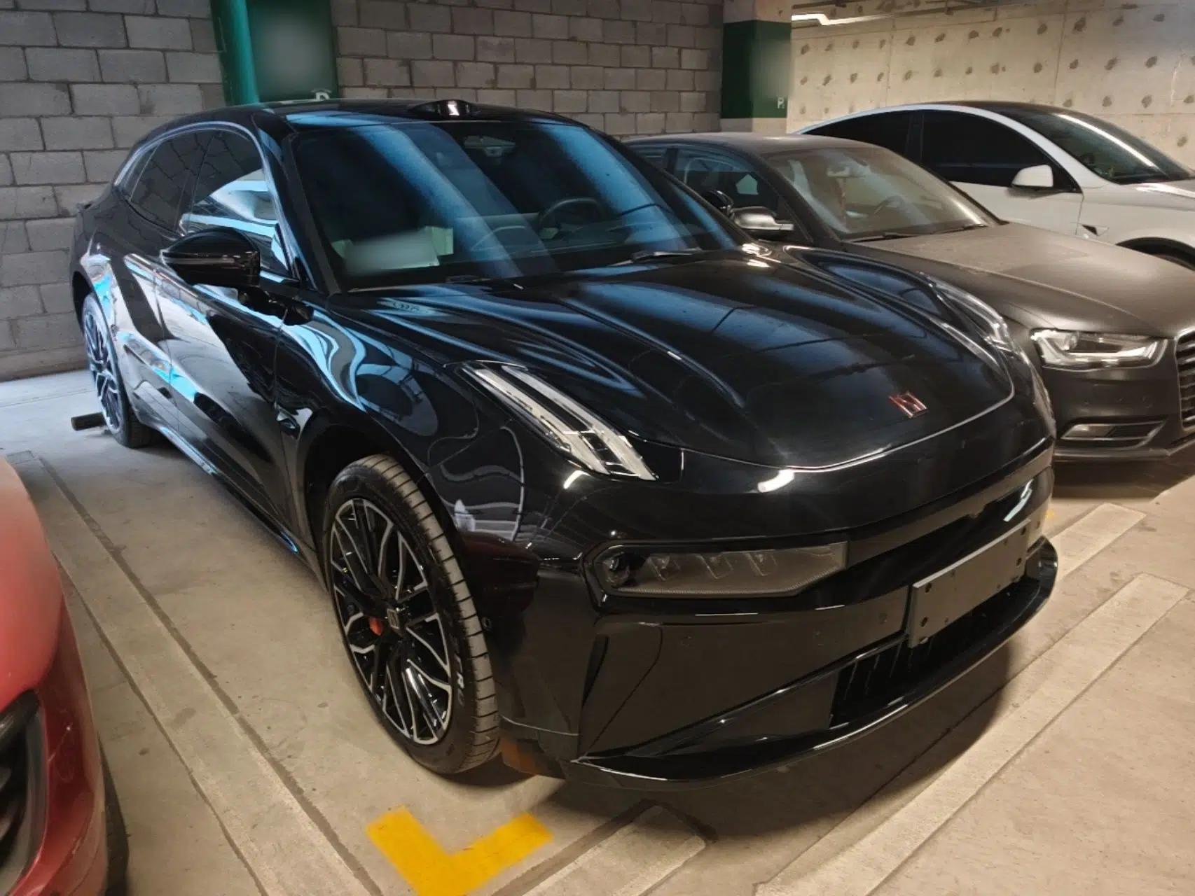Zeekr 001 2024 YOU Edition 100 kWh All-Wheel Drive — миниатюра 3
