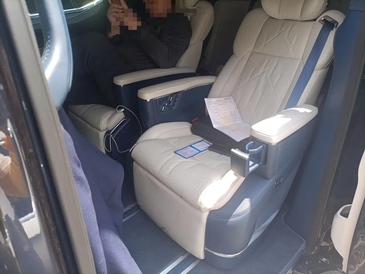 Zeekr 009 2024 7-Seater Aisle Version 108 kWh — миниатюра 17
