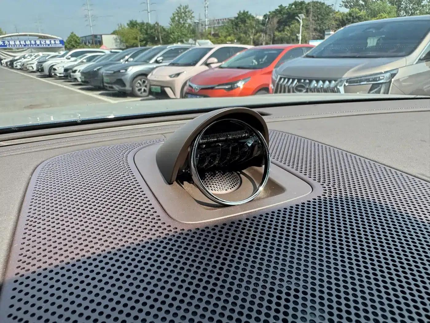Wenjie M9 2025 Ultra Extended Range Edition (52kWh, 6-seater, 192-line LiDAR) — миниатюра 19