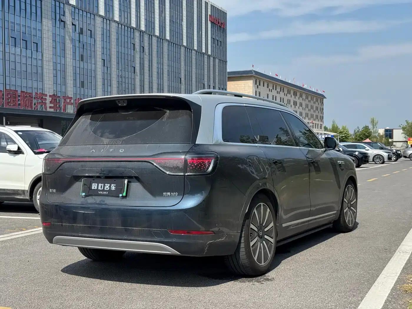Wenjie M9 2025 Ultra Extended Range Edition (52kWh, 6-seater, 192-line LiDAR) — миниатюра 22