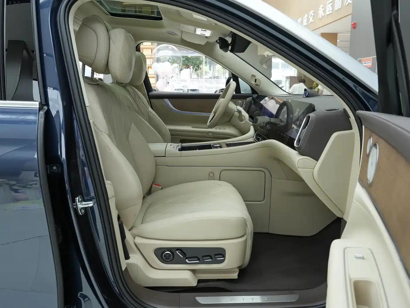 Wenjie M9 2025 Ultra Extended Range Edition (52kWh, 6-seater, 192-line LiDAR) — миниатюра 12