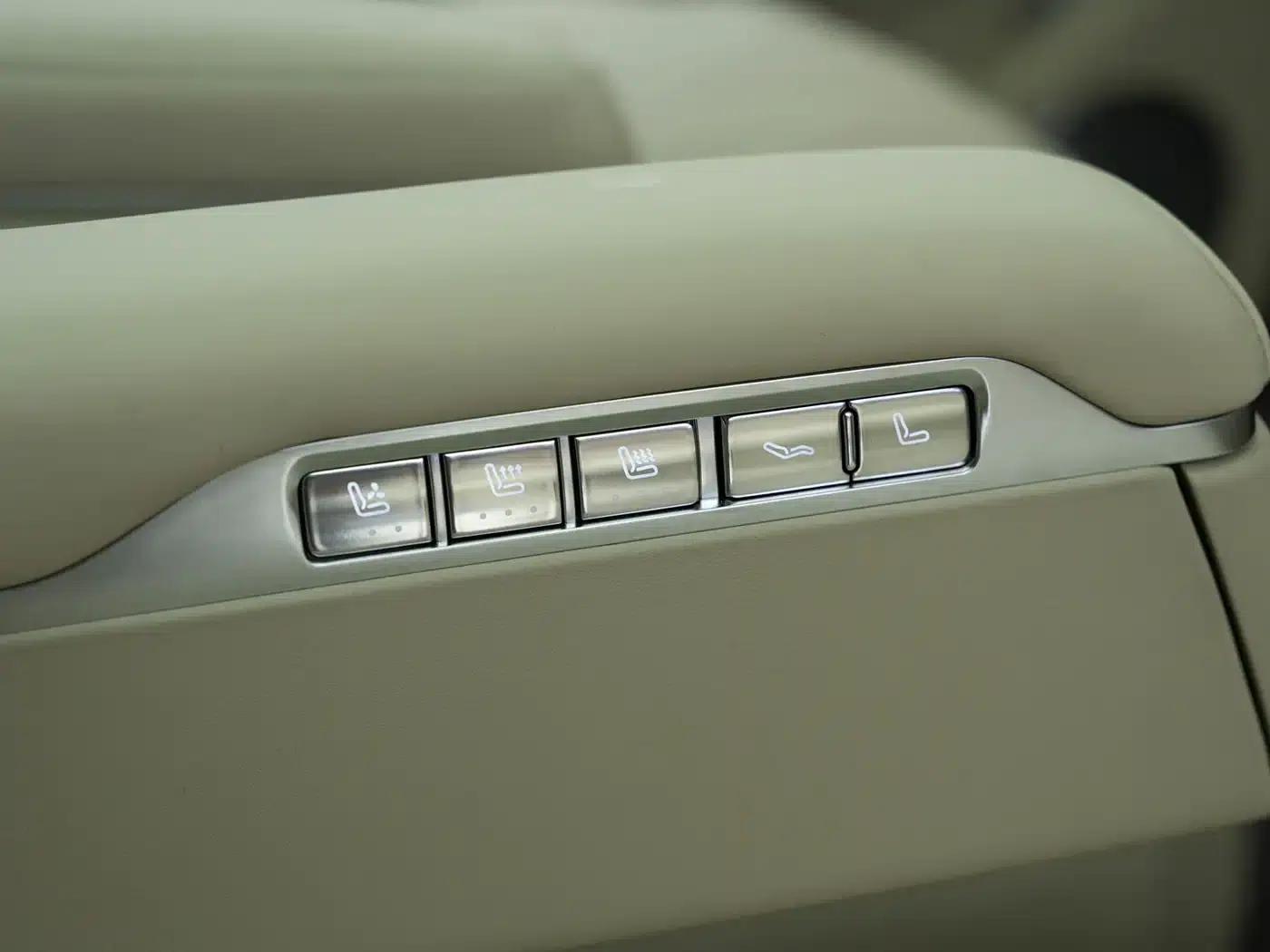 Wenjie M9 2025 Ultra Extended Range Edition (52kWh, 6-seater, 192-line LiDAR) — миниатюра 21