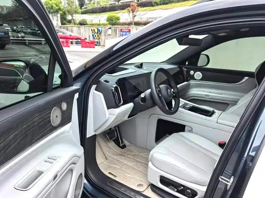 Wenjie M9 2024 Range Extended Ultra Edition 42kWh 6-Seater — миниатюра 2