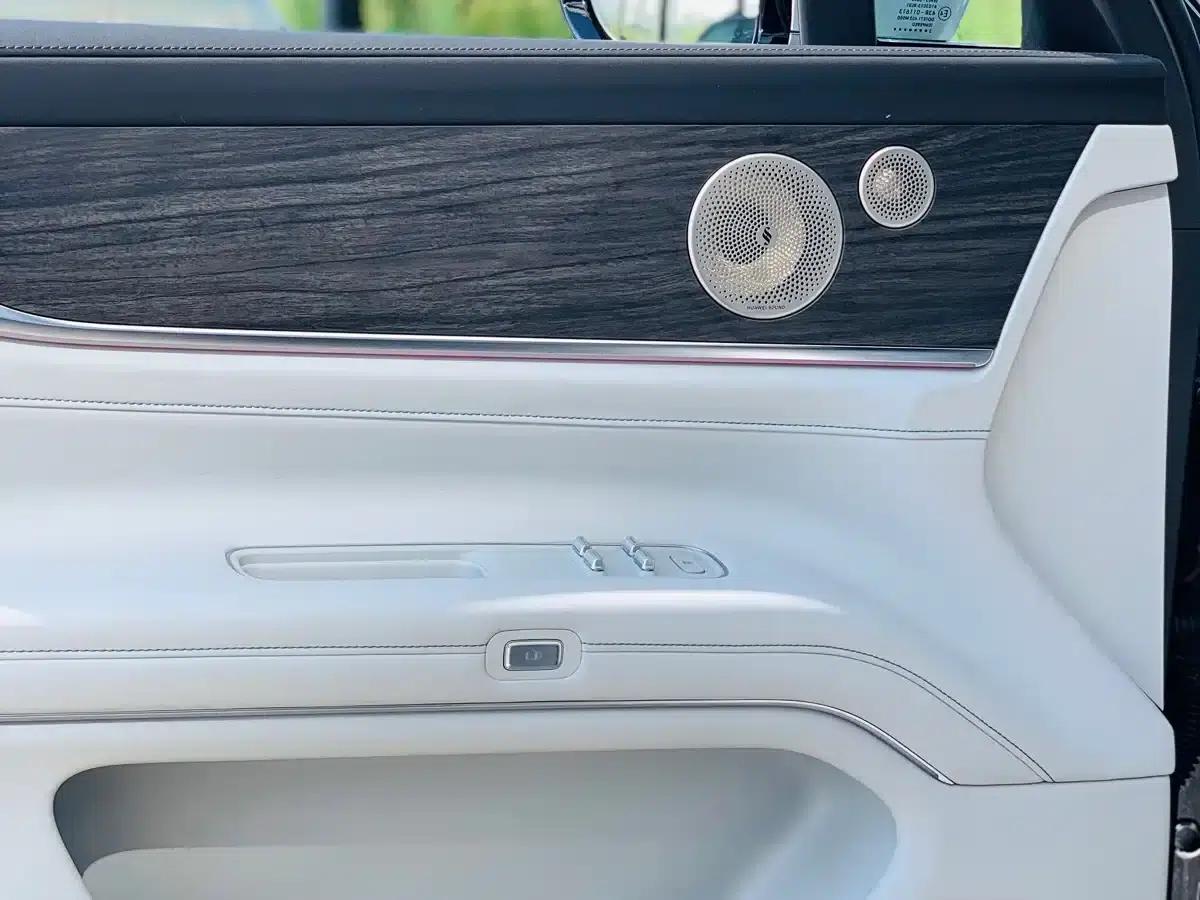 Wenjie M9 2024 Range Extended Ultra Edition 42kWh 6-Seater — миниатюра 18