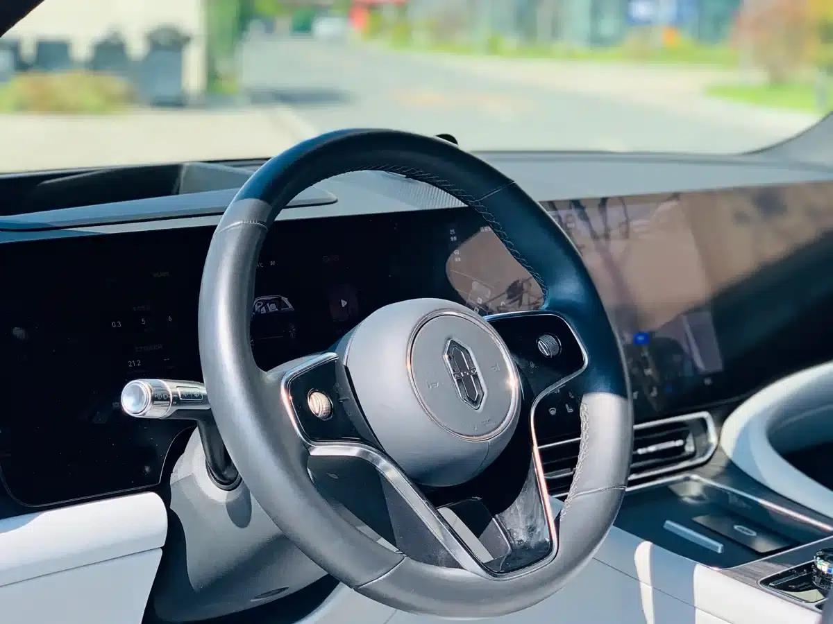 Wenjie M9 2024 Range Extended Ultra Edition 42kWh 6-Seater — миниатюра 19